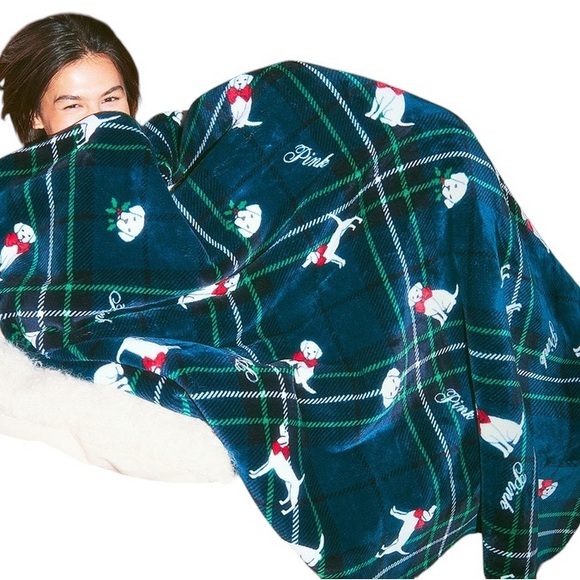 Victoria's Secret Plush Green Plaid Dog Sherpa Blanket - Picture 4 of 4